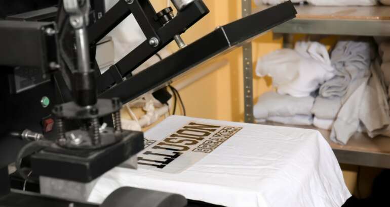 Personaliza tus camisetas y productos textiles con nuestro servicio profesional en Navas del Rey y Madrid